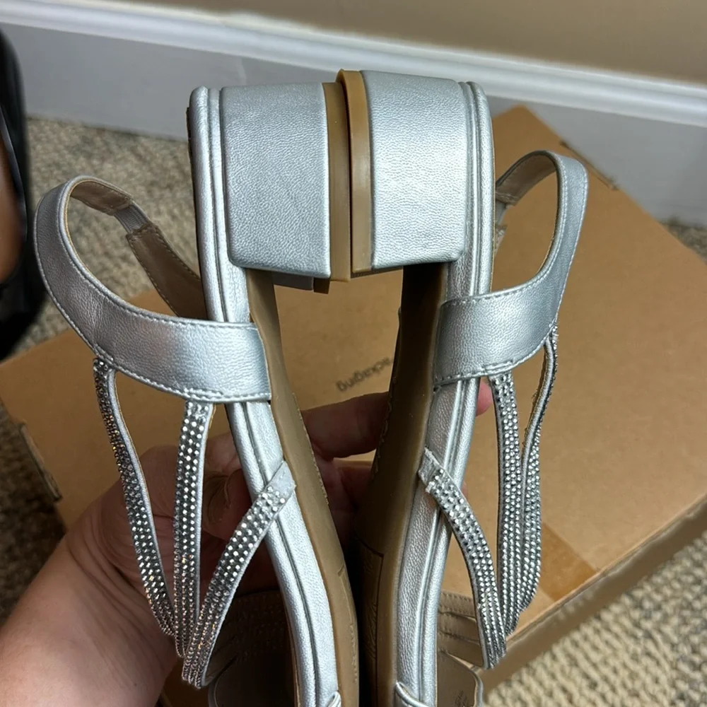 NWOT - Lifestride Womens Joy Strappy Sandal, Silver, Size 8.5W - Picture 8 of 16